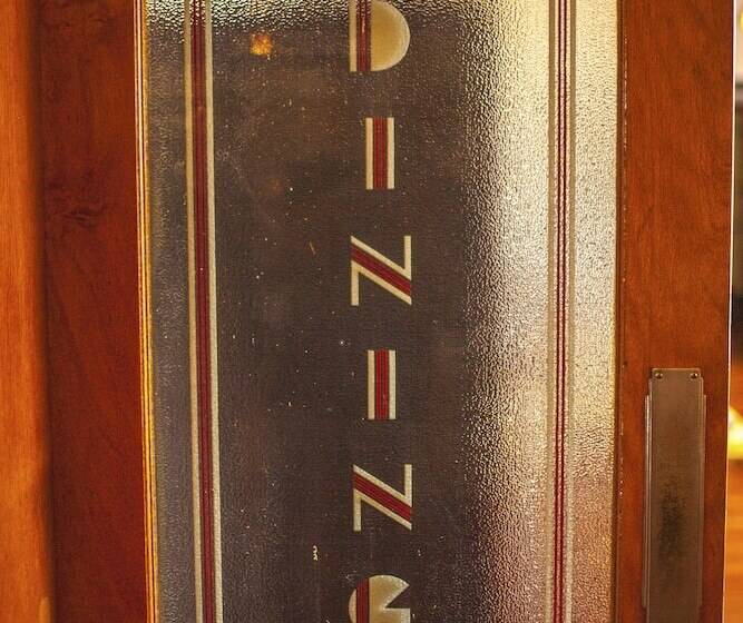 ホテル The Commercial Boutique