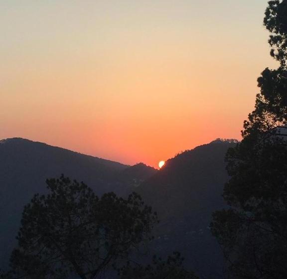 ホテル Sweet Sunset Resort Nainital