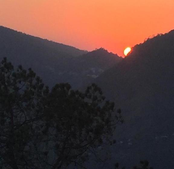 ホテル Sweet Sunset Resort Nainital