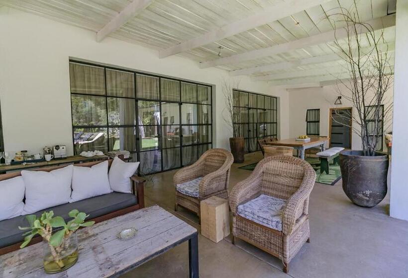 פנסיון The Whyte House