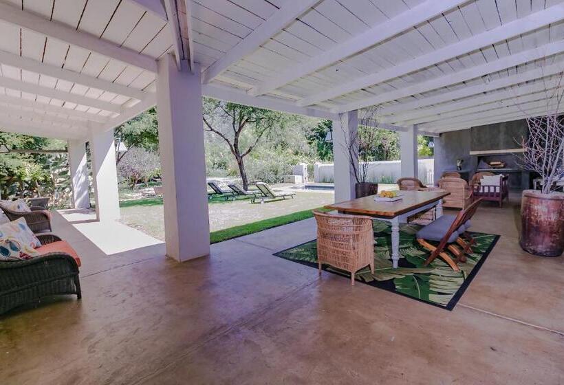 פנסיון The Whyte House