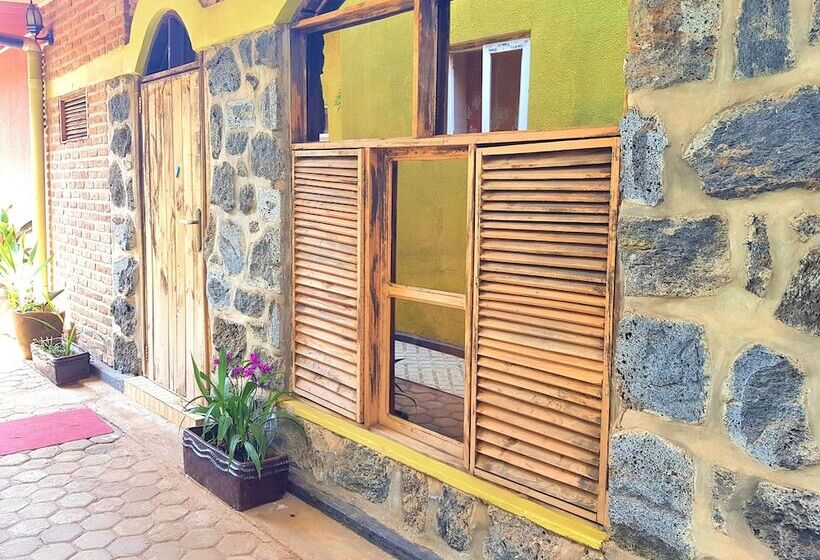 پانسیون Yambi Guest House