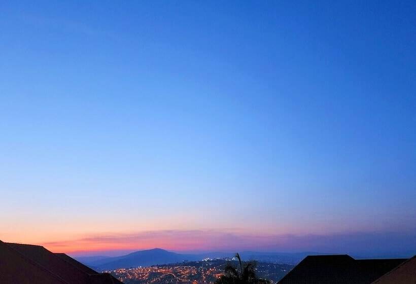 پانسیون Yambi Guest House