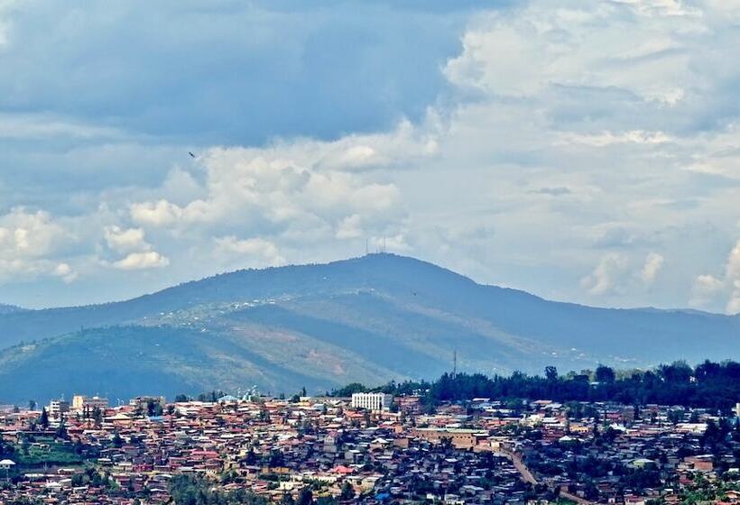 پانسیون Yambi Guest House