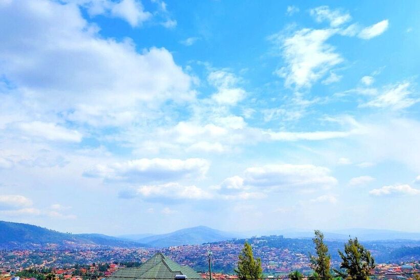 پانسیون Yambi Guest House