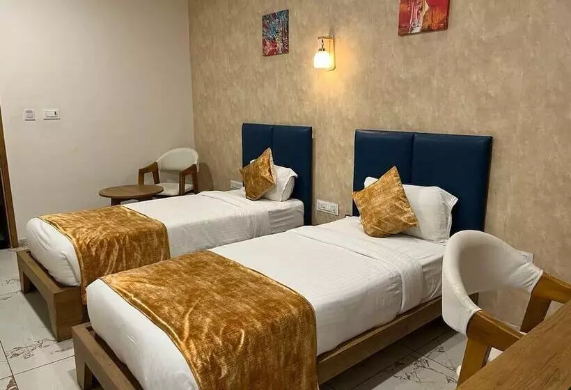 Click Hotel Tulsi