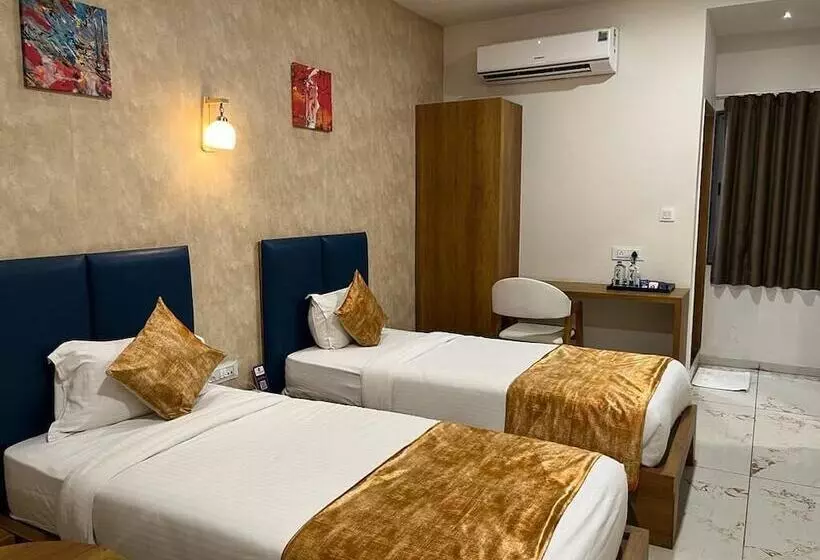 Click Hotel Tulsi
