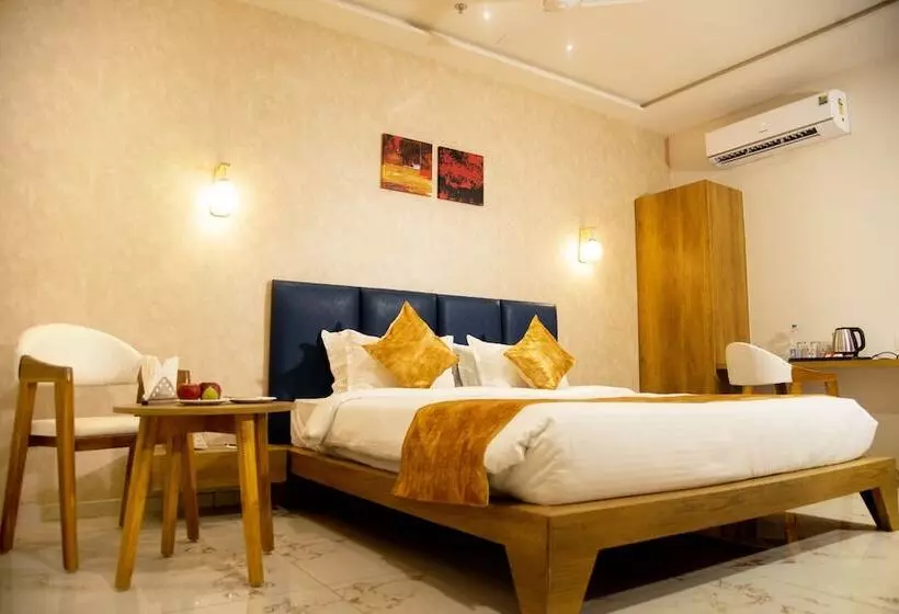 Click Hotel Tulsi
