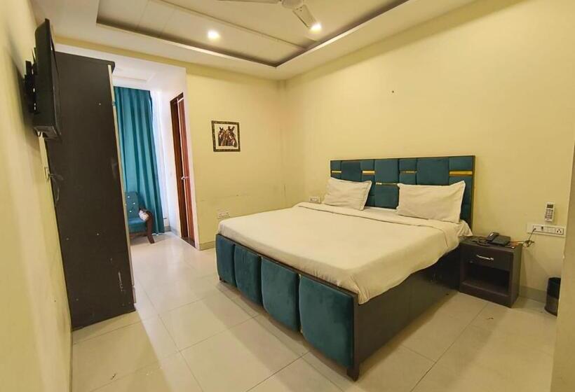 Fabhotel Shiv Rachna