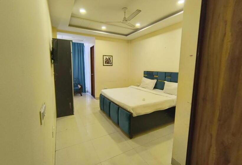 Fabhotel Shiv Rachna