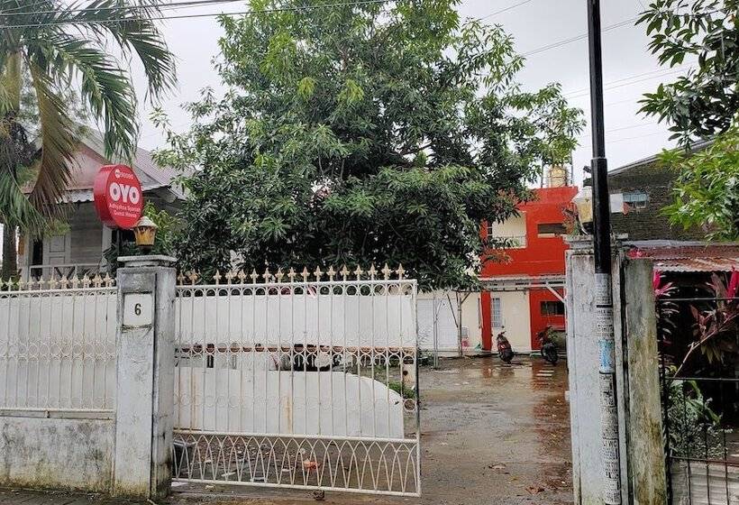 Hotel Adhyaksa Syariah Guest House By Oyo Rooms