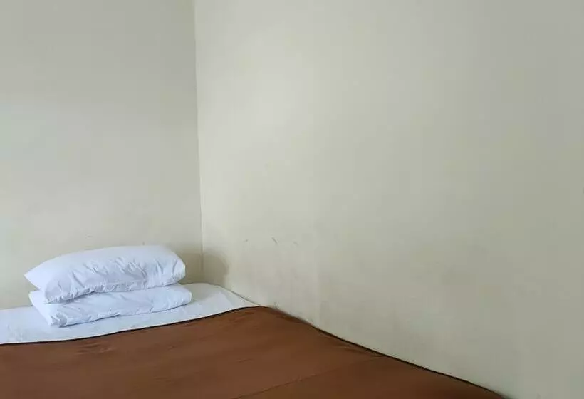 ホテル Adhyaksa Syariah Guest House By Oyo Rooms