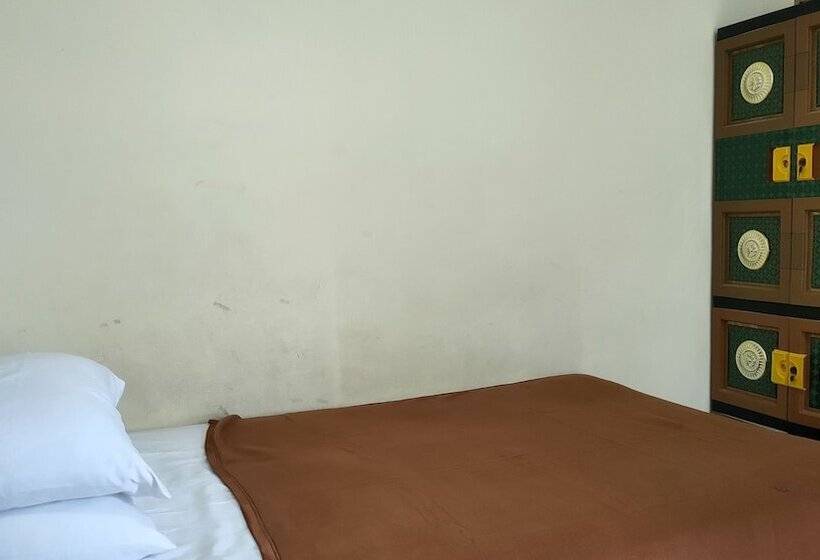 Hotel Adhyaksa Syariah Guest House By Oyo Rooms