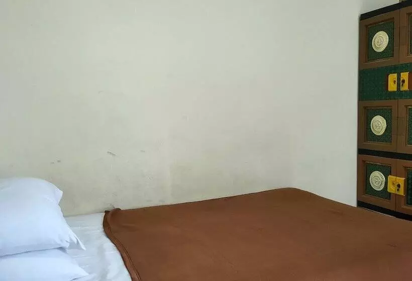 ホテル Adhyaksa Syariah Guest House By Oyo Rooms