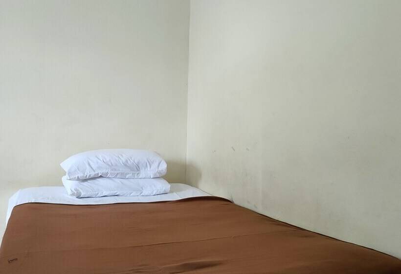 Hotel Adhyaksa Syariah Guest House By Oyo Rooms