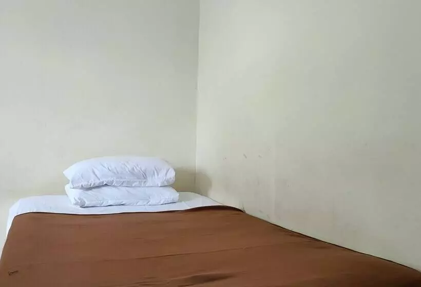 ホテル Adhyaksa Syariah Guest House By Oyo Rooms