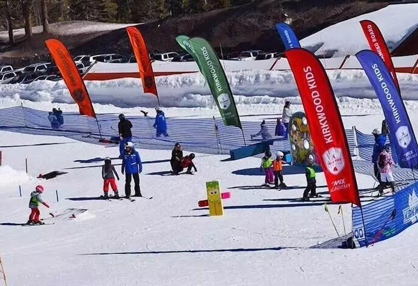 Hotelli Creekside Lodge