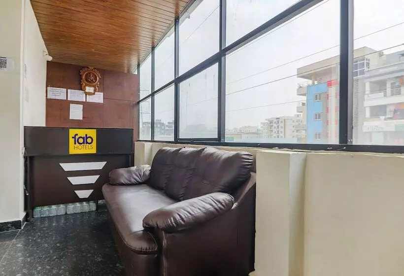Fabhotel Starhood