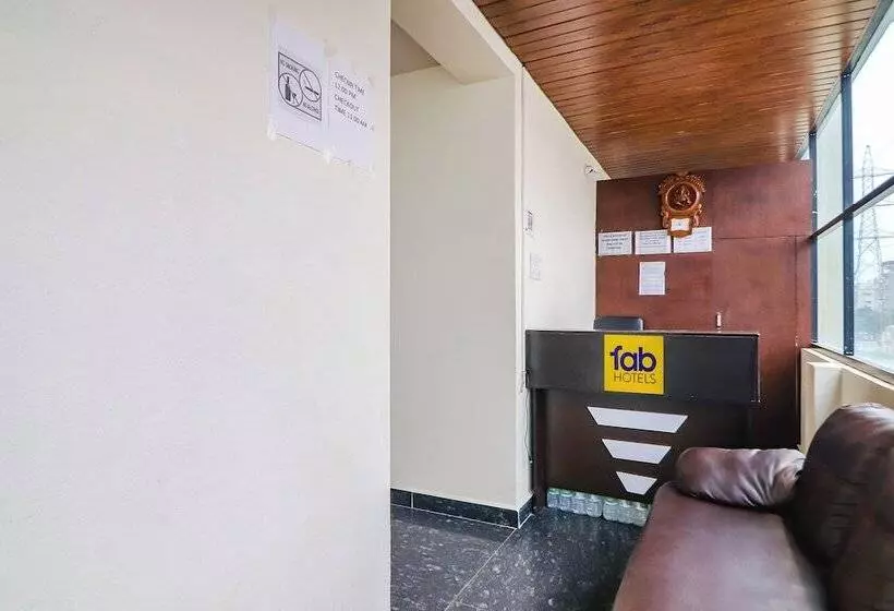 Fabhotel Starhood