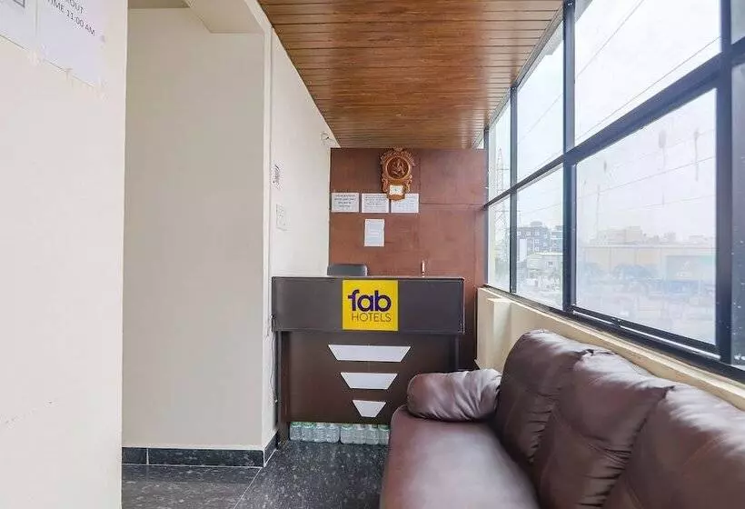 Fabhotel Starhood