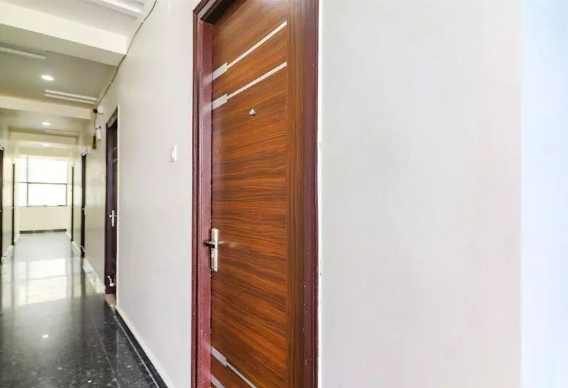 Fabhotel Starhood