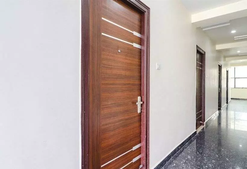 Fabhotel Starhood