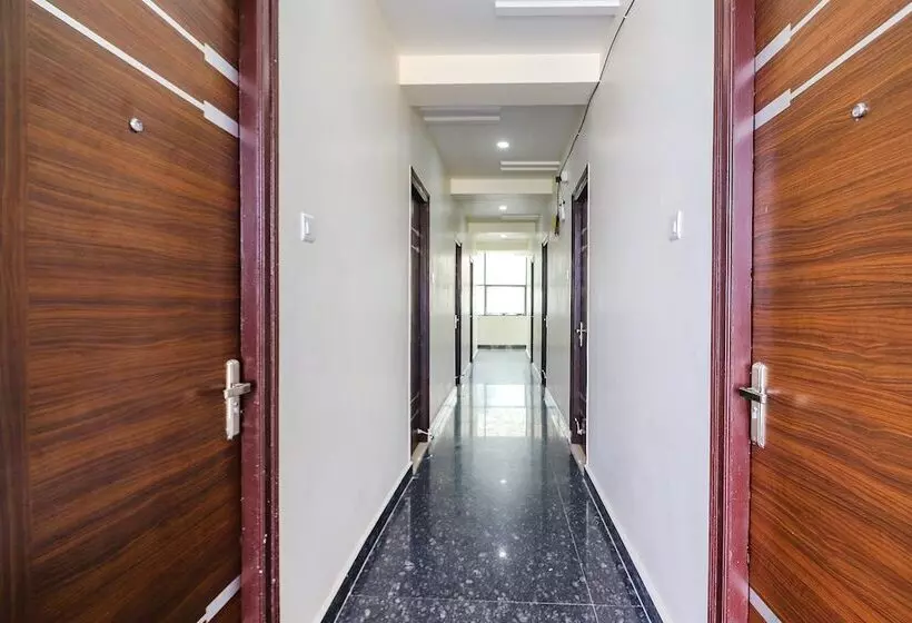 Fabhotel Starhood