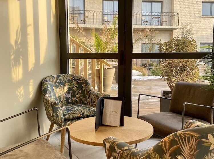 هتل La Tour Aux Crabes