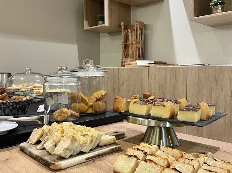 هتل La Tour Aux Crabes