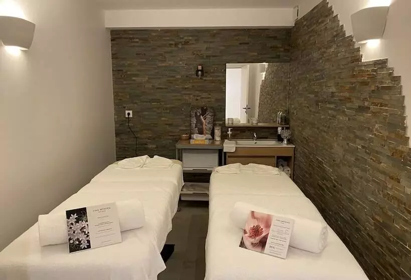 Hotelli La Tour Aux Crabes