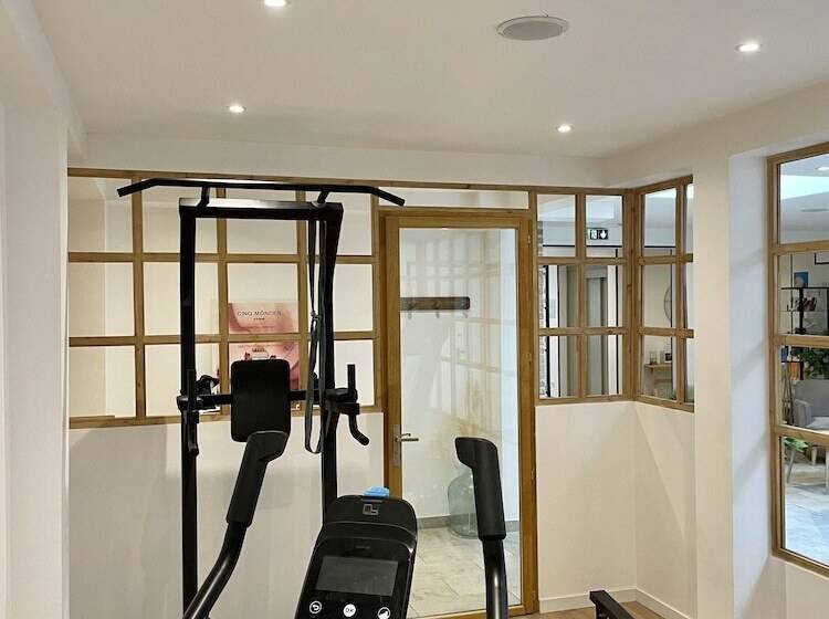 هتل La Tour Aux Crabes