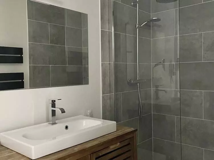 Hotelli La Tour Aux Crabes