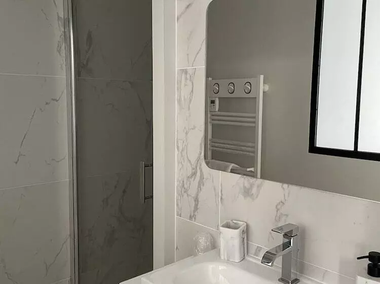 Hotelli La Tour Aux Crabes