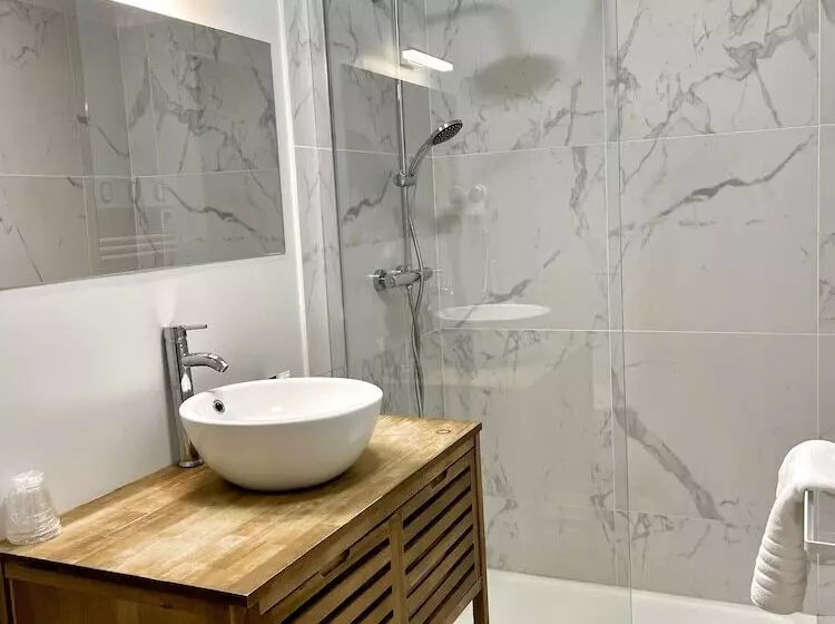 Hotelli La Tour Aux Crabes