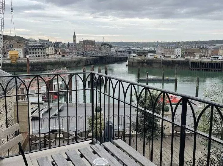 Hotelli La Tour Aux Crabes