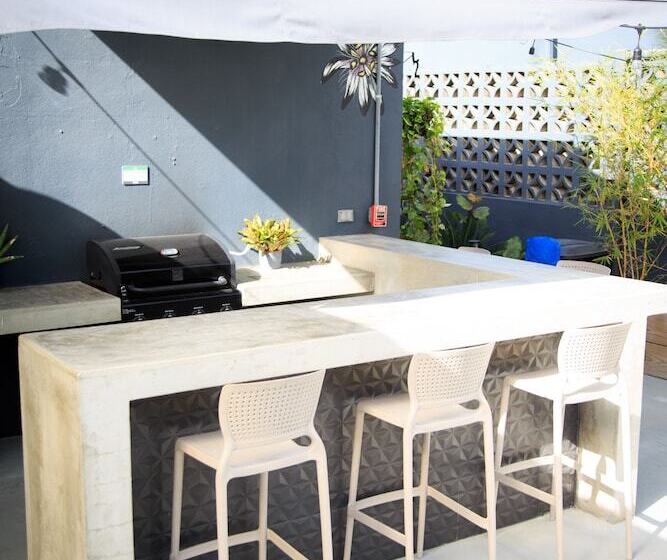 هتل Nomada Beach Hostel Adult Only