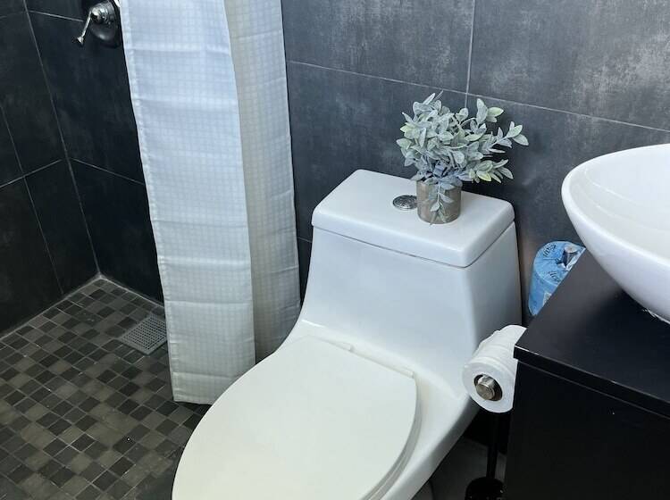 هتل Nomada Beach Hostel Adult Only