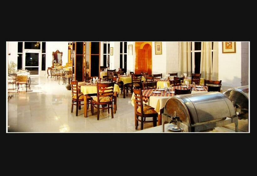 בית מלון כפרי Out Town