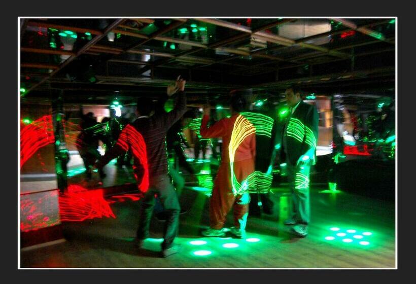 בית מלון כפרי Out Town