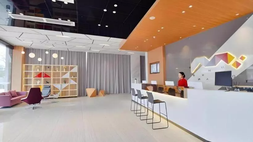 Borrman Hotel Maoming High Speed Railway Station