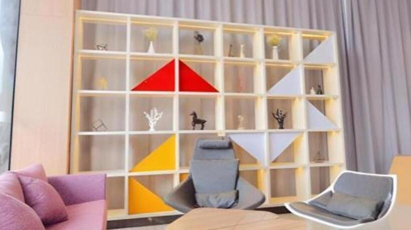 Borrman Hotel Maoming High Speed Railway Station