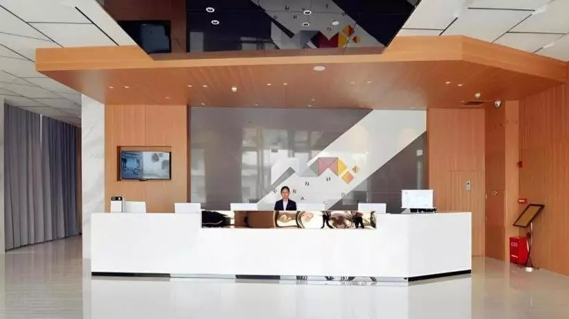 Borrman Hotel Maoming High Speed Railway Station