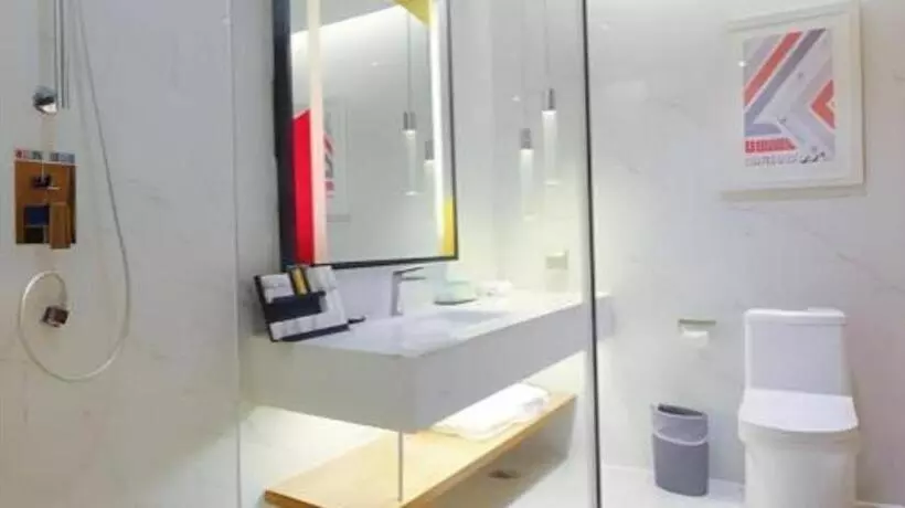 Borrman Hotel Maoming High Speed Railway Station