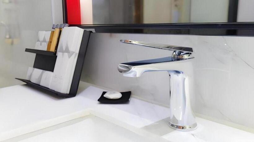 Borrman Hotel Maoming High Speed Railway Station