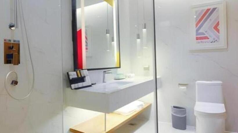 Borrman Hotel Maoming High Speed Railway Station