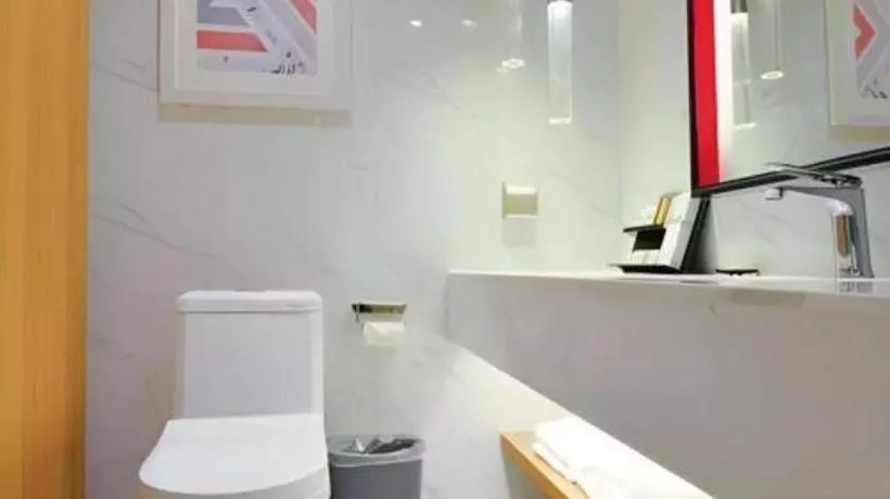 Borrman Hotel Maoming High Speed Railway Station