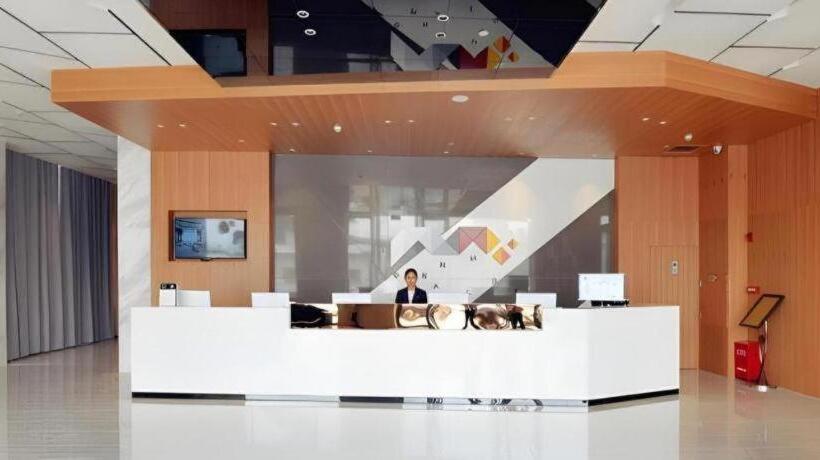 Borrman Hotel Maoming High Speed Railway Station