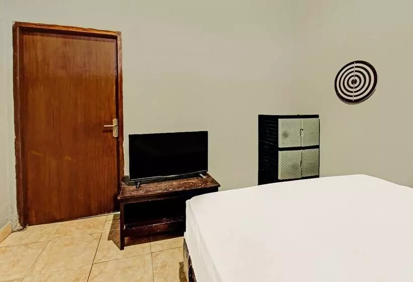 ホテル Spot On 91981 Diwi Homestay