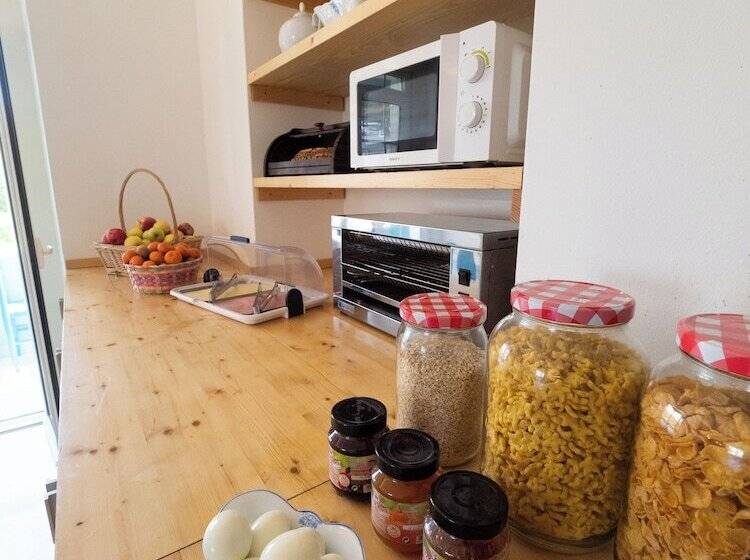 هاستل Impact Beach House