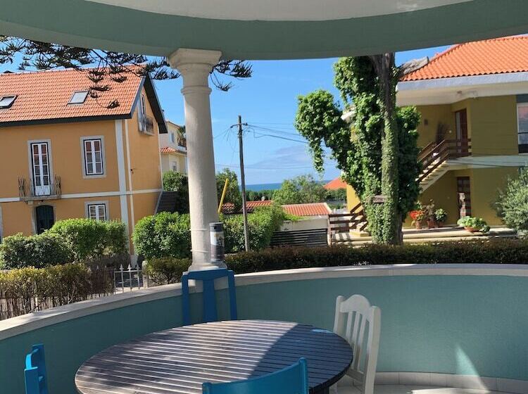 هاستل Impact Beach House